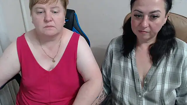 Snapshot of Bertie_Adeline chatting on 4, 10, 2025 Bertie Adeline online show from 4, 10, 2025