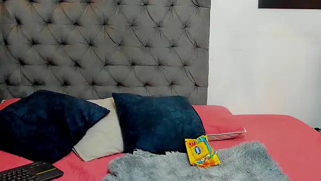 nahiroby ebony online show from 26, 3, 2026