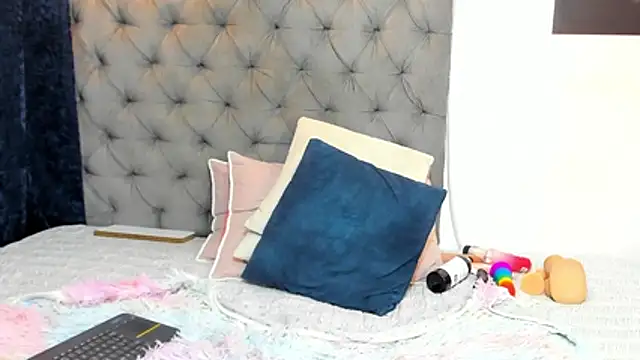 nahiroby ebony online show from 31, 1, 2026