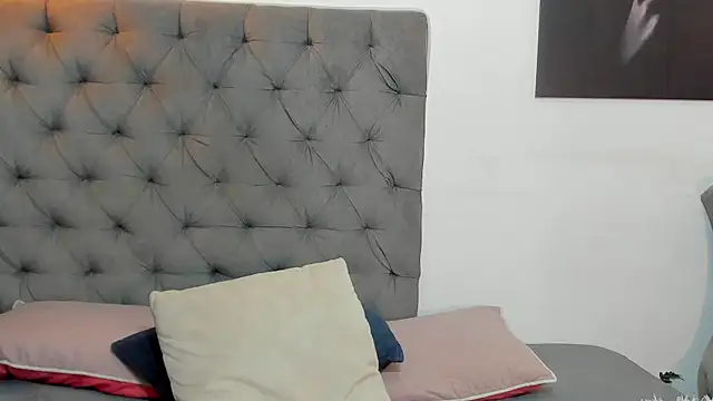 nahiroby ebony online show from 22, 4, 2026