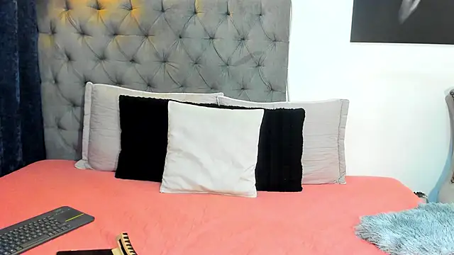 nahiroby ebony online show from 13, 1, 2026