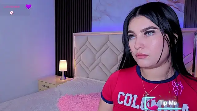 MiaaFarrel online show from 8, 3, 2026