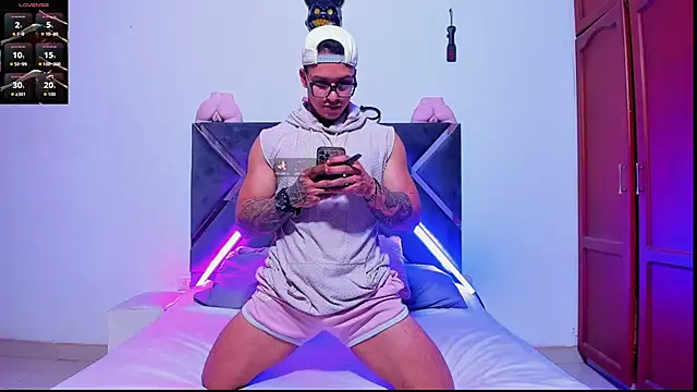 ArnoldSexy  online show from 12, 11, 2025