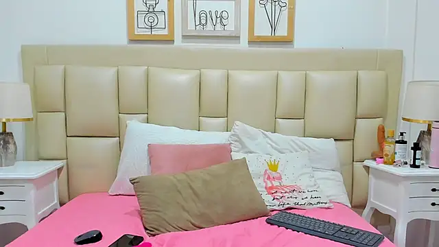 Snapshot of SkinnyGirl_28 chatting on 20, 11, 2025 SkinnyGirl 28 online show from 20, 11, 2025