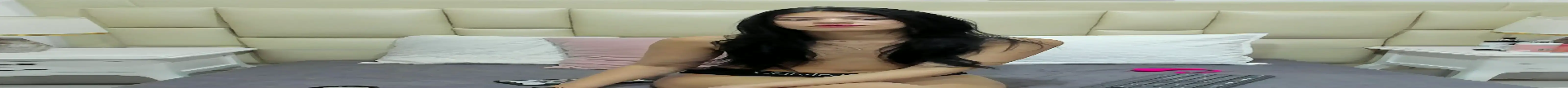 Snapshot of SkinnyGirl_28 chatting on 18, 10, 2025 SkinnyGirl 28 online show from 18, 10, 2025