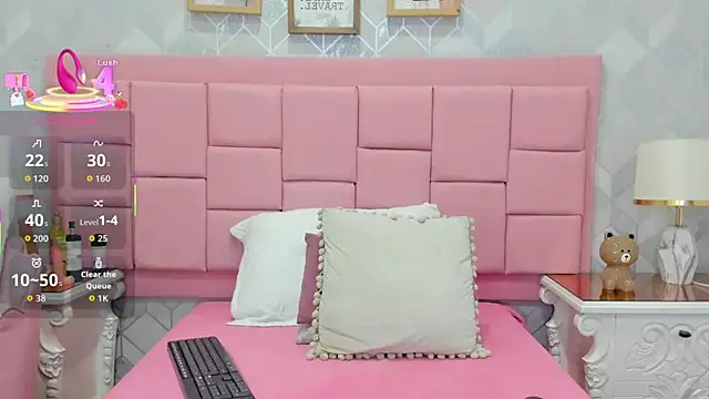 Snapshot of SkinnyGirl_28 chatting on 8, 11, 2025 SkinnyGirl 28 online show from 8, 11, 2025