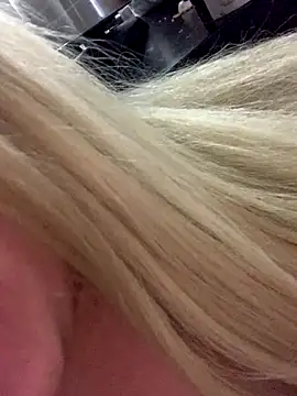 Snapshot of loiragoxtosinnha chatting on 10, 11, 2025 loiragoxtosinnha online show from 10, 11, 2025