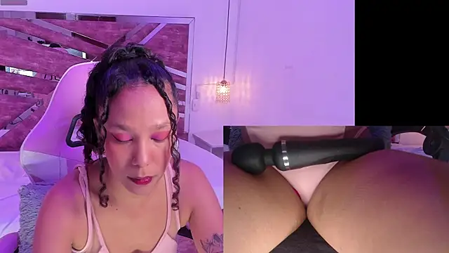 Snapshot of NovaLyn chatting on 5, 11, 2025 NovaLyn online show from 5, 11, 2025