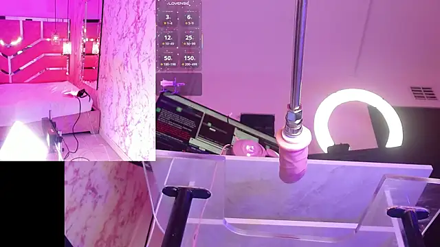 Snapshot of NovaLyn chatting on 19, 11, 2025 NovaLyn online show from 19, 11, 2025