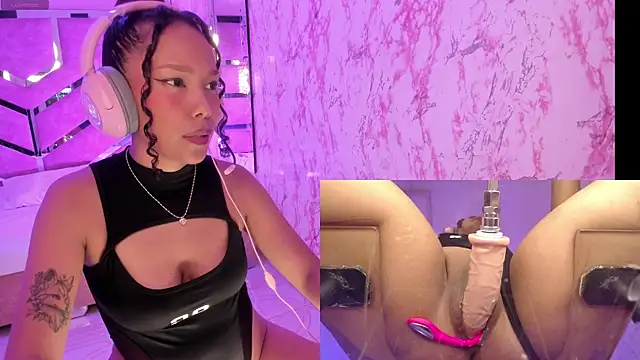 Snapshot of NovaLyn chatting on 22, 11, 2025 NovaLyn online show from 22, 11, 2025