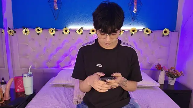 AleAurarashi online show from 8, 4, 2026