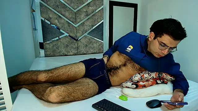 AronWilde online show from 2, 10, 2025