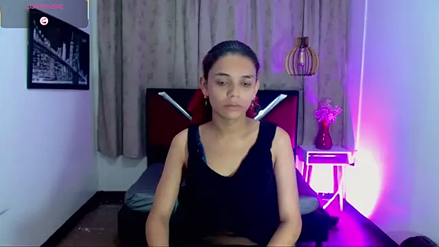 Snapshot of luisa__torres chatting on 21, 6, 2026 luisa torres online show from 21, 6, 2026