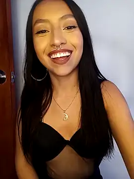 Snapshot of Luna_Moo_ chatting on 25, 11, 2025 Luna Moo online show from 25, 11, 2025