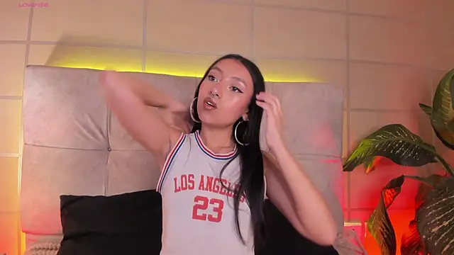 Snapshot of Luna_Moo_ chatting on 22, 10, 2025 Luna Moo online show from 22, 10, 2025