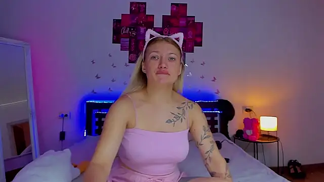 MikkiShowww online show from 26, 9, 2025