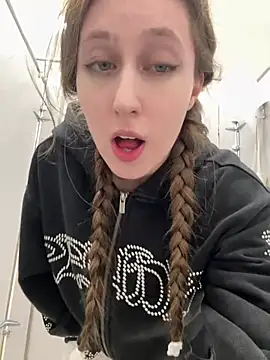 Snapshot of FroggyAnna chatting on 10, 6, 2026 FroggyAnna online show from 10, 6, 2026