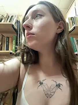Snapshot of FroggyAnna chatting on 28, 5, 2026 FroggyAnna online show from 28, 5, 2026