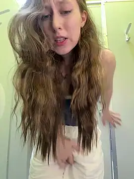 Snapshot of FroggyAnna chatting on 11, 6, 2026 FroggyAnna online show from 11, 6, 2026