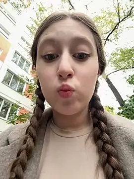 FroggyAnna online show from 10, 10, 2025