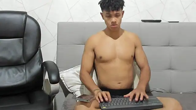 Snapshot of Alex_Colton7 chatting on 23, 11, 2025 Alex Colton7 online show from 23, 11, 2025