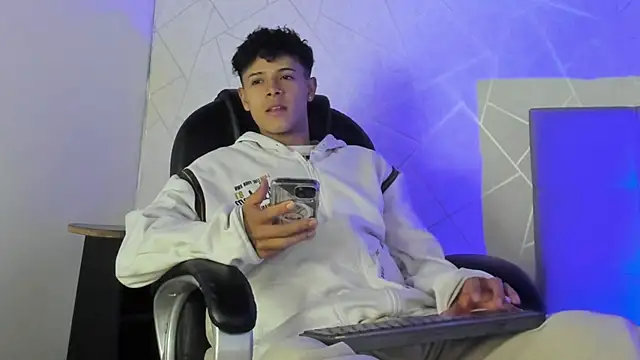 Alex Colton7 online show from 4, 12, 2025