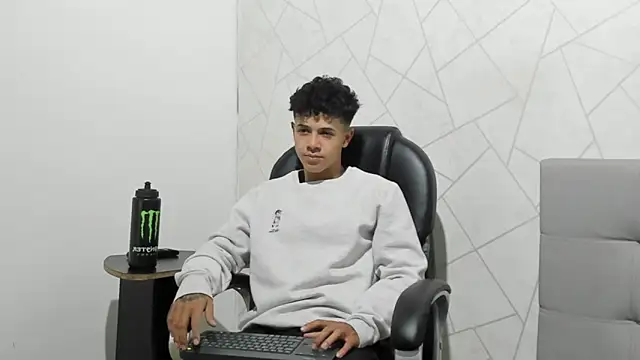 Snapshot of Alex_Colton7 chatting on 29, 11, 2025 Alex Colton7 online show from 29, 11, 2025