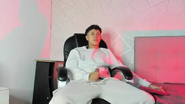 Snapshot of Alex_Colton7 chatting on 30, 11, 2025 Alex Colton7 online show from 30, 11, 2025