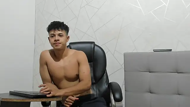 Snapshot of Alex_Colton7 chatting on 15, 11, 2025 Alex Colton7 online show from 15, 11, 2025