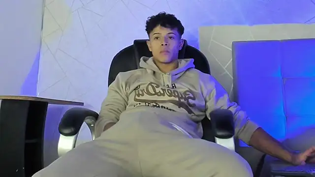 Snapshot of Alex_Colton7 chatting on 2, 12, 2025 Alex Colton7 online show from 2, 12, 2025