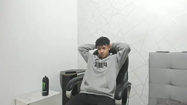 Snapshot of Alex_Colton7 chatting on 14, 11, 2025 Alex Colton7 online show from 14, 11, 2025