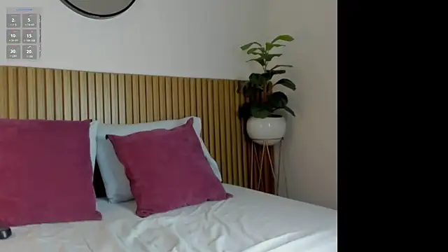 Snapshot of angie_leonn chatting on 30, 10, 2025 angie leonn online show from 30, 10, 2025