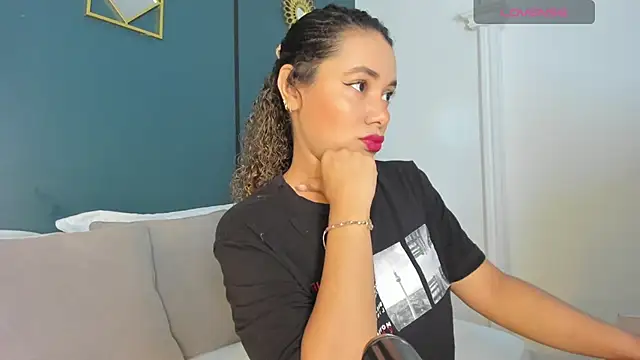 Snapshot of angie_leonn chatting on 4, 5, 2026 angie leonn online show from 4, 5, 2026