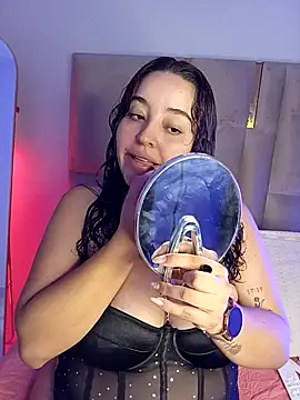 Snapshot of LoanaSantos chatting on 4, 2, 2026 LoanaSantos online show from 4, 2, 2026