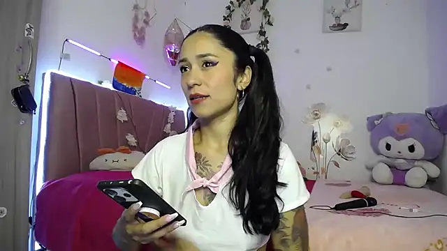 Liahdiaz  online show from 10, 4, 2026