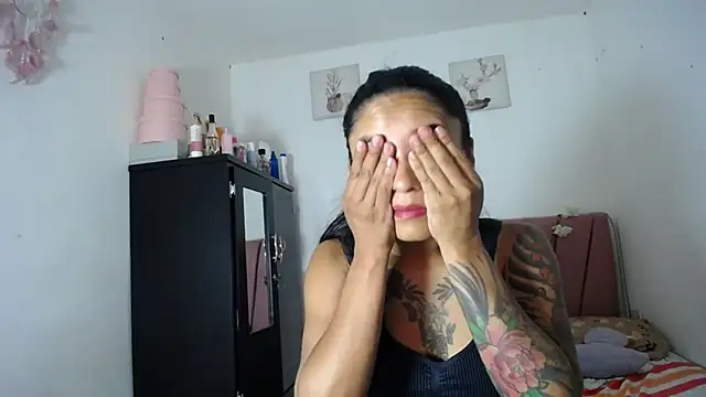 Liahdiaz  online show from 3, 7, 2026