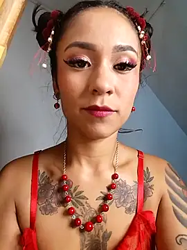 Liahdiaz  online show from 4, 10, 2025