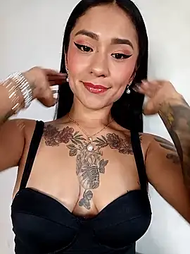 Liahdiaz  online show from 13, 12, 2025