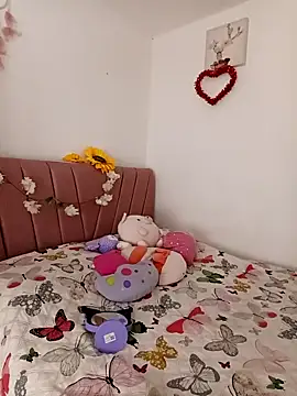 Liahdiaz  online show from 1, 10, 2025