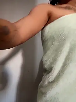 Liahdiaz  online show from 12, 11, 2025