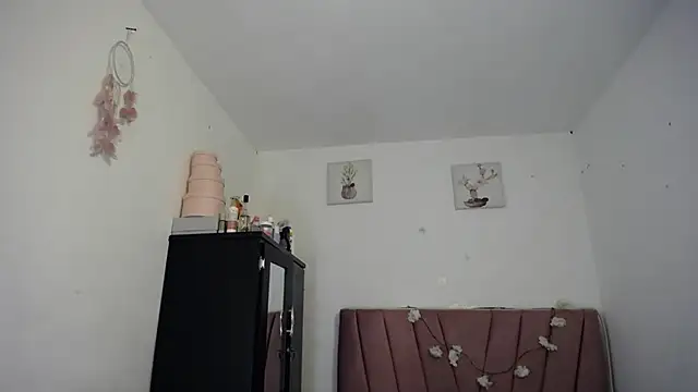 Liahdiaz  online show from 10, 7, 2026