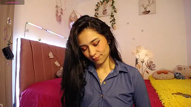 Liahdiaz  online show from 5, 4, 2026