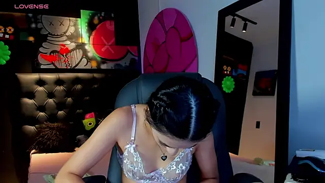 Snapshot of miIa_bratz chatting on 21, 5, 2026 miIa bratz online show from 21, 5, 2026