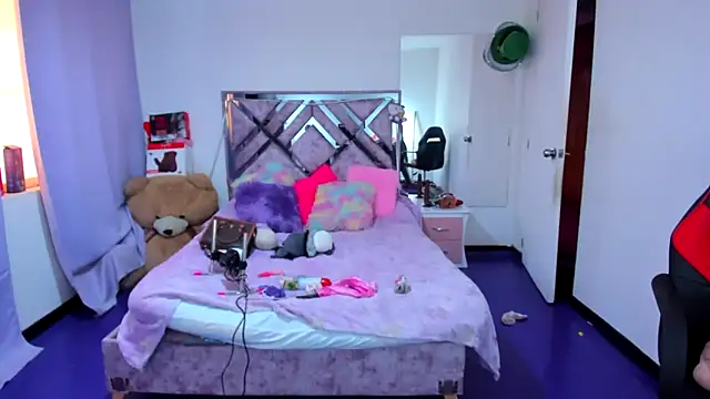 Luna Analya online show from 7, 4, 2026