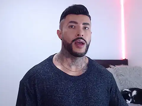 andrea de lucaa online show from 6, 11, 2025