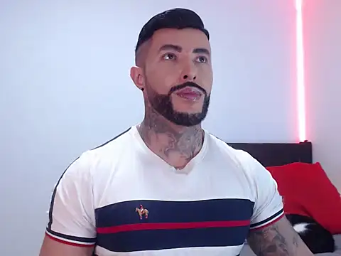 andrea de lucaa online show from 11, 11, 2025