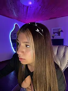 Snapshot of Isabella18_pink chatting on 25, 6, 2026 Isabella18 pink online show from 25, 6, 2026