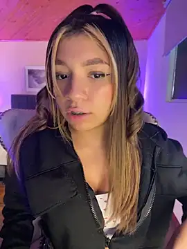 Isabella18 pink online show from 28, 4, 2026