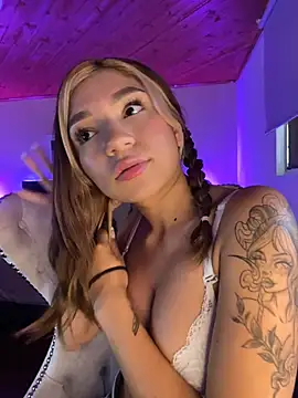 Snapshot of Isabella18_pink chatting on 26, 5, 2026 Isabella18 pink online show from 26, 5, 2026