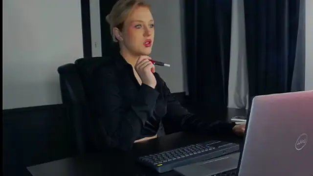 Snapshot of CaitlinSugar chatting on 14, 10, 2025 CaitlinSugar online show from 14, 10, 2025